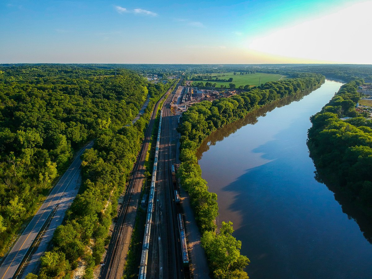 DevonDoesDrones's tweet photo. Here's a quick picture from the outing yesterday. Train tracks by the river.
#drone #dronephotography #drones #droneporn #droneoftheday #dronephoto #dji #djiglobal #djispark #djilife #spark #kc #kck #photooftheday #photograph #photos #photoftheday #photoofday #photoaday https://t.co/24K6OOgj8U