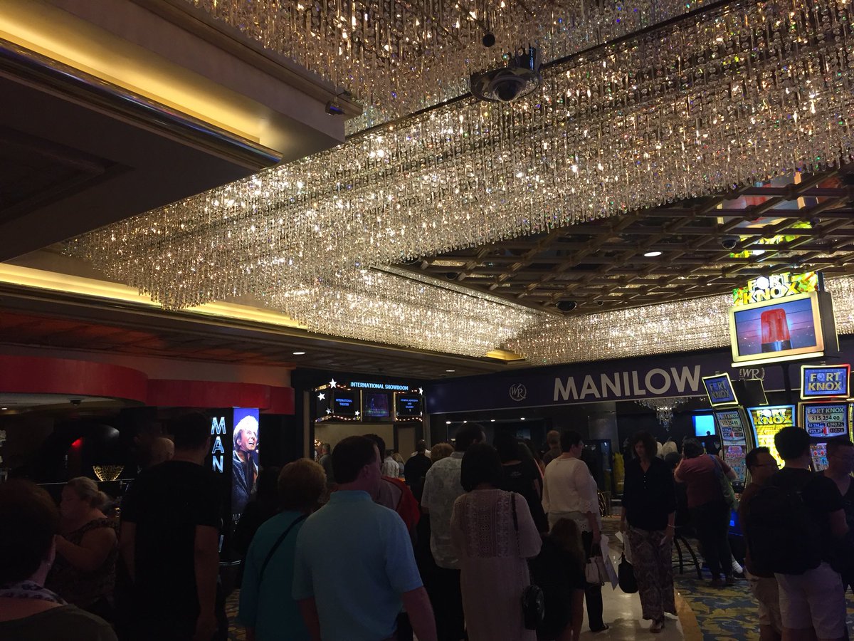 _croper's tweet image. It’s Manilow time!! #BarryManilow #westgatelasvegas #westgate #copacabana
