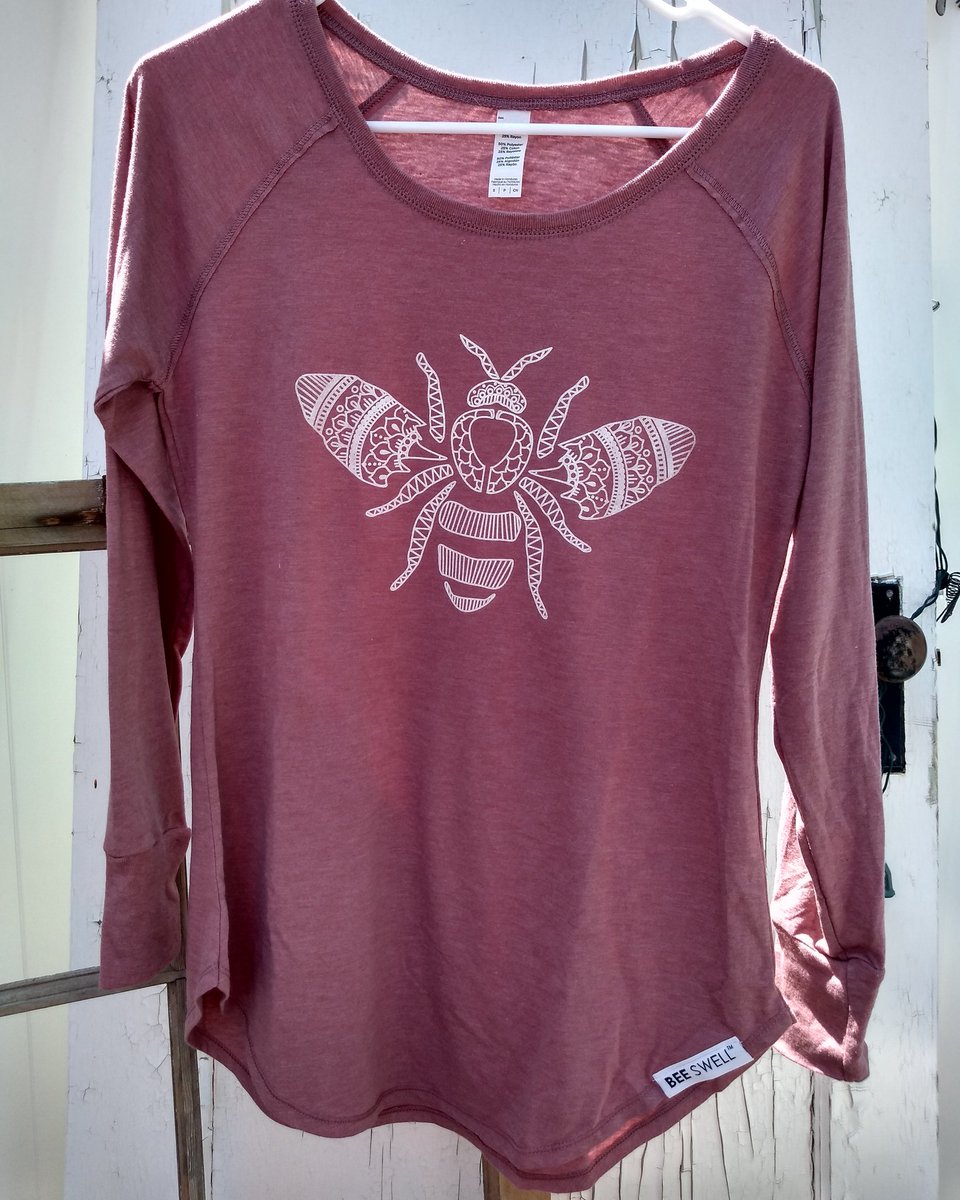 Bee_Swell_Aloha's tweet photo. Perfect #fall #tee #fashion help support our mission to #savethebees visit https://t.co/LrTJPz3Iok #honeybee #surf #apparel https://t.co/VWN2wHRUqV