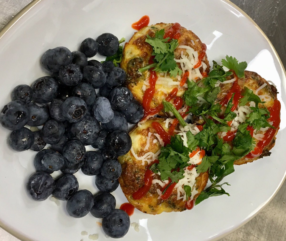PrimitivePalate's tweet photo. Breakfast 🍳 = veggie/kale egg muffins, sriracha sauce, parm cheese, cilantro w a side of blueberries.
.
.
.
#paleo2018 #Primal #JERF #yummy #fitness #fitfood #crossfit #bjj #breakfast #eggs #preworkout #WOD https://t.co/OcZotswoXp