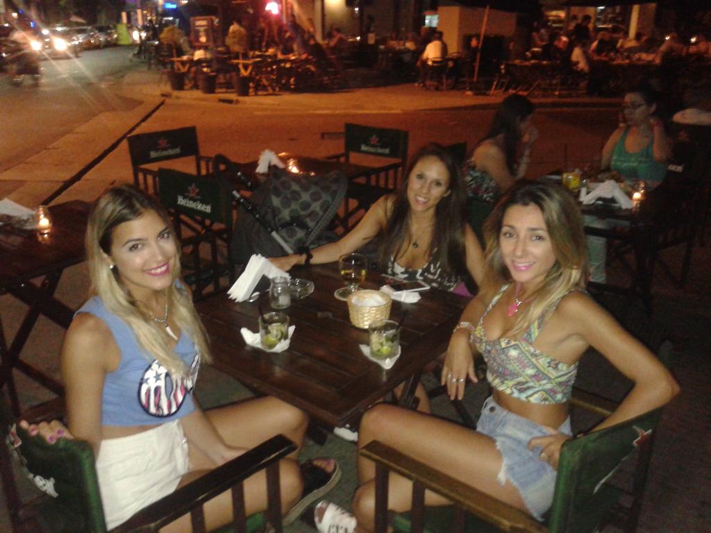 fandebarbyok's tweet photo. gus: #BarbySilenzi #RocíoMartínez #RominaBarbaro noche de 👩‍❤‍👩 @BarbySilenzi @rocio_martinezf @RominaBarbaro ❤ https://t.co/nm95nx8FmN