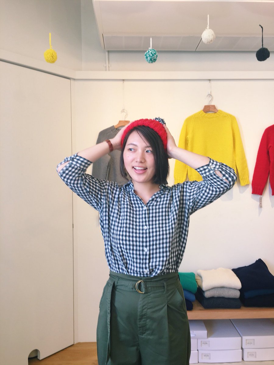 Tobichi京都 No Twitter 気仙沼ニッティングのポンポン帽子のお店 オープンです オープン前はスタッフによる帽子試着大会です うん かわいい 夏の装いでニット帽もいい よしこ