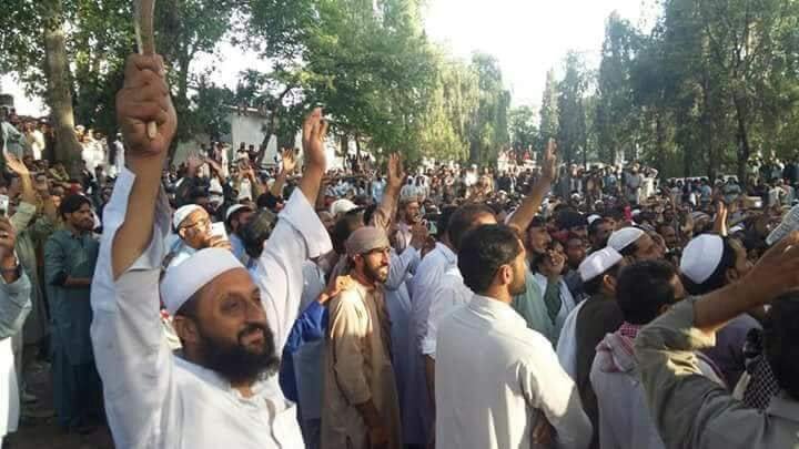 SardarMYousuf's tweet photo. مانسہرہ میں مسلم لیگی کارکن کی شہادت کا بہت افسوس ہوا۔پر امن احتجاج کرنے والوں پر فائرنگ کی بھرپور الفاظ میں مزمت کرتے ہیں۔
دوسری طرف میڈیا الیکشن میں دھاندلی کے خلاف مظاہروں کو دکھانے سے گریز کر رہا ہے۔
https://t.co/2W6538oiw9