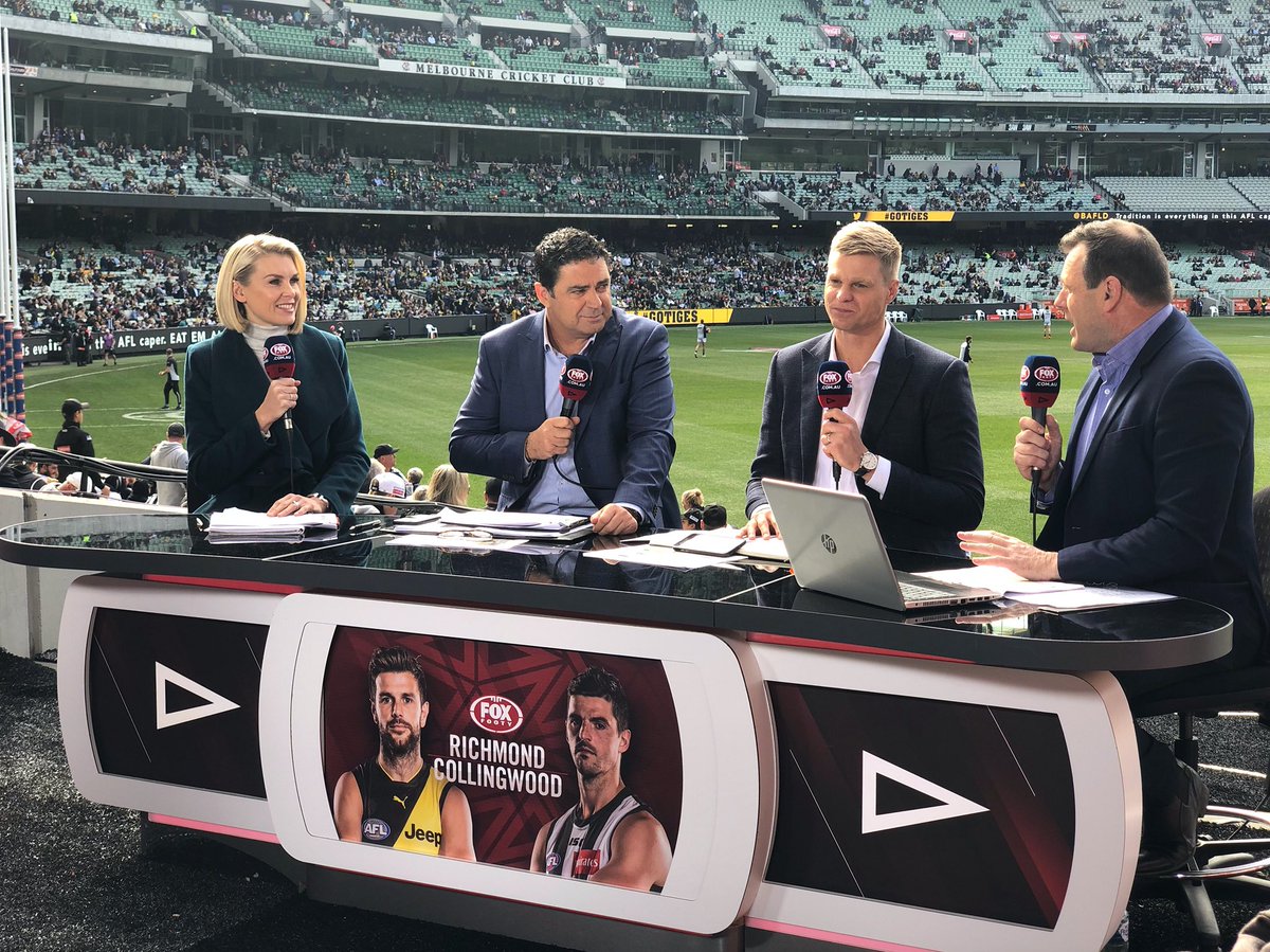 FOXFOOTY's tweet photo. We are LIVE from the @FOXFOOTY desk at the MCG for @Richmond_FC v @CollingwoodFC
Donโt miss it! #NoAdBreaks #LIVE https://t.co/hQUwn5F6Wi