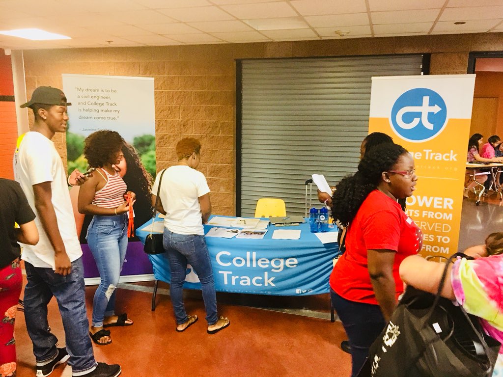 fernandobranch's tweet photo. Great day at Freshman Registration for Collegetrack Colorado and Aurora at Gateway High School! #collegetrack #collegetrackaurora #CTAPS @collegetrack https://t.co/qKgU9lPUXm