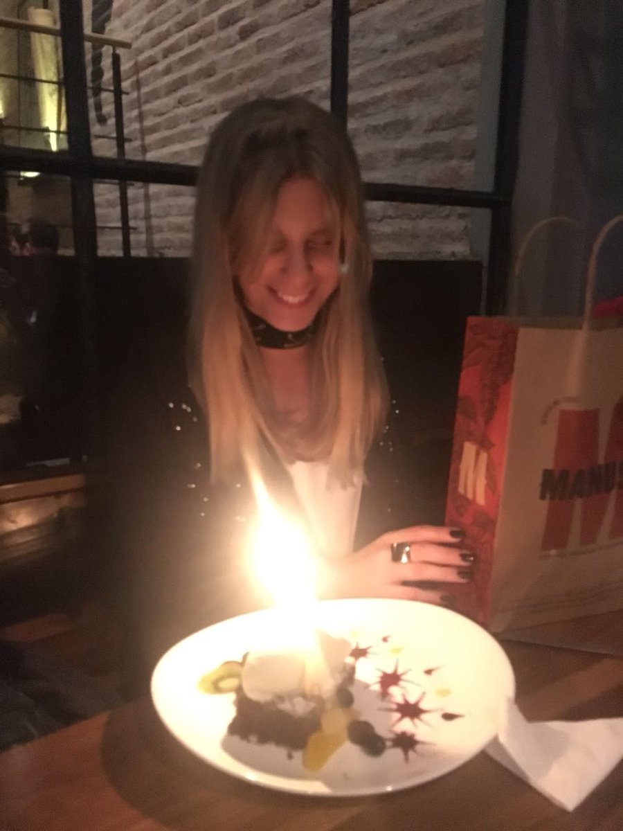 emeparola's tweet photo. Otro año más.. ya son 24. #HapoyBday 🎉 https://t.co/cpcxoDrIsk