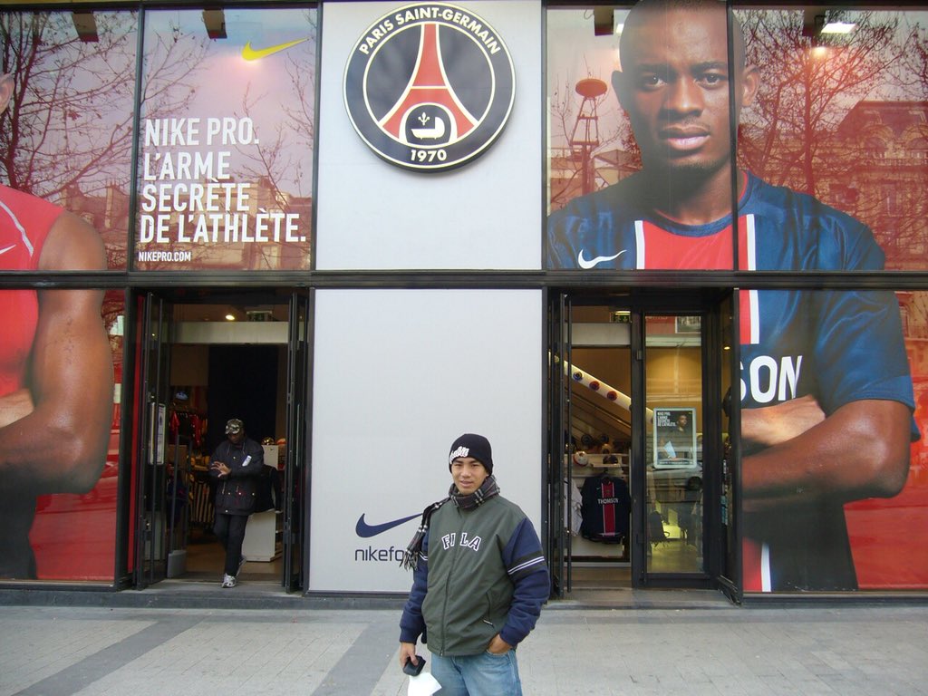 nicolasleong's tweet photo. In anticipation of tonight #PSG @icc_sg game at @SGSportsHub I went to dig up my old PSG photos. I have been supporting @PSG_inside @PSG_English since 90s during the Canal + and Commodore jersey era. Allez Paris! #paris #allezparis #pariscestmagique #iccsg #icc2018 https://t.co/OAVxQrb71D