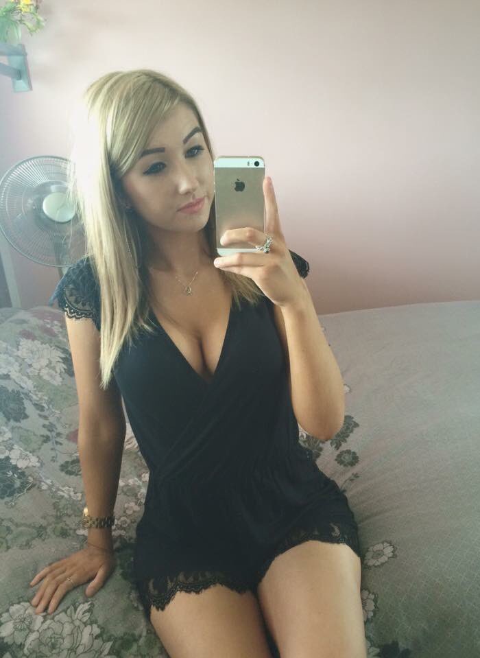 xhannah_holmes's tweet photo. Been told I’m kinky, nasty and filthy in bed 😈 Comment and RT if you agree and wanna see if it’s true 😉😆❤️ https://t.co/dGdJqDFfWb