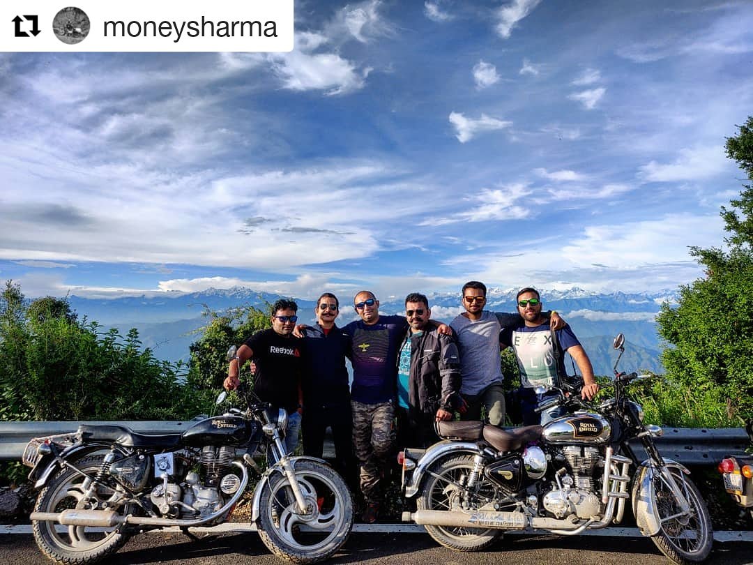 Friends who Ride together, stays together.
@royalenfield 
@highwayplayers 
 #instagood #uttrakhand #bikelife #royalenfield #mountains #hills #himalayas #wanderlust #bikeride #friends #rider #travel #travelgram #travelphotography  #himalayangeographic #bikersoul #bullet #nature
