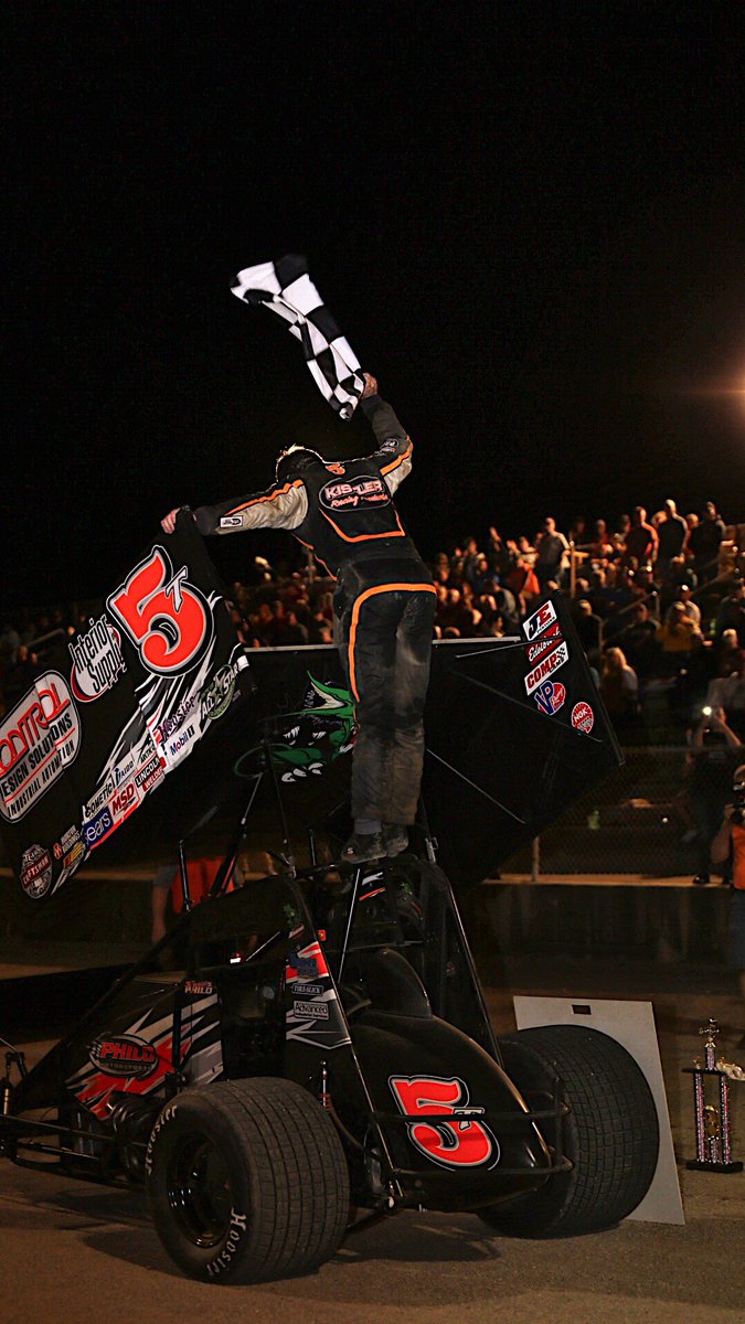 What a night for the <a href="/The5T/">Travis Philo</a>, loses a motor in qualifying, the team trashes and gets a new motor in before the heats, WINS his heat, then goes on to hold off 2017 <a href="/atticaracewyprk/">Attica Raceway Park</a> track champion @ChrisAndrews16c to WIN the feature. <a href="/SprintCarNews/">SprintCarNews.com</a> <a href="/WingedNation/">Winged Nation</a>