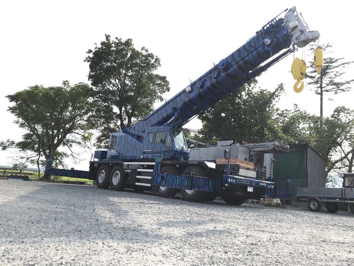 The Dapoo Experience ゼブラクレーン再び 今回は青いタイプをやらせていただきました 全体にクリアコート仕上げでトゥルトゥルフィニッシュ この青鬼クレーン マックス吊り上げ85ｔ マイジープなら一回で65台吊り上げる魔法が使えます カスタムぺ