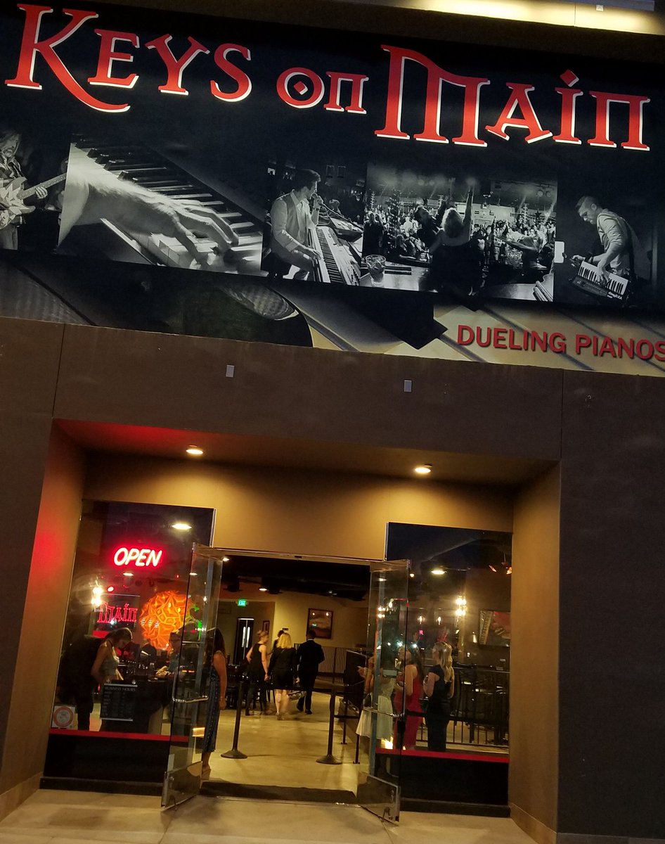 BalanceTheChaos's tweet photo. Tonightwe are singing along at @KeysOnMainOC #ad #keysonmain https://t.co/lr44mAEt0y