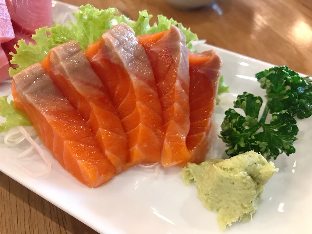 ferninsang's tweet photo. 📍 Samurai Kitchen
ทุกเมนู 59 บาท !!
ต้องไปโดน 😋
มี 3 สาขาเด้อ
- ช้างม่อย
- สันกำแพง
- หนองหอย
.
.
#reviewchaingmai #wongnai
#aroii #sashimi #japanesefood
#samuraikitchen #chiangmai 
#ข้าเจ้าเป๋นสาวเจียงใหม่ https://t.co/YT91zW0QBS