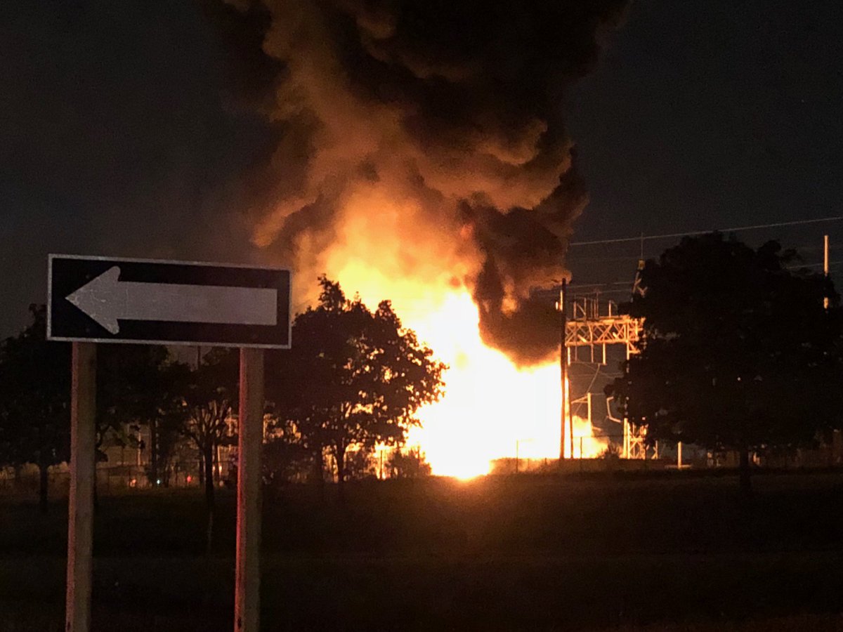Cp24 On Twitter About 7 000 Customers Are Without Power Due To A Transfer Station Fire Near Finch Ave And Signet Dr Toronto Hydro Says That 35 000 Customers Were Without Power At The
