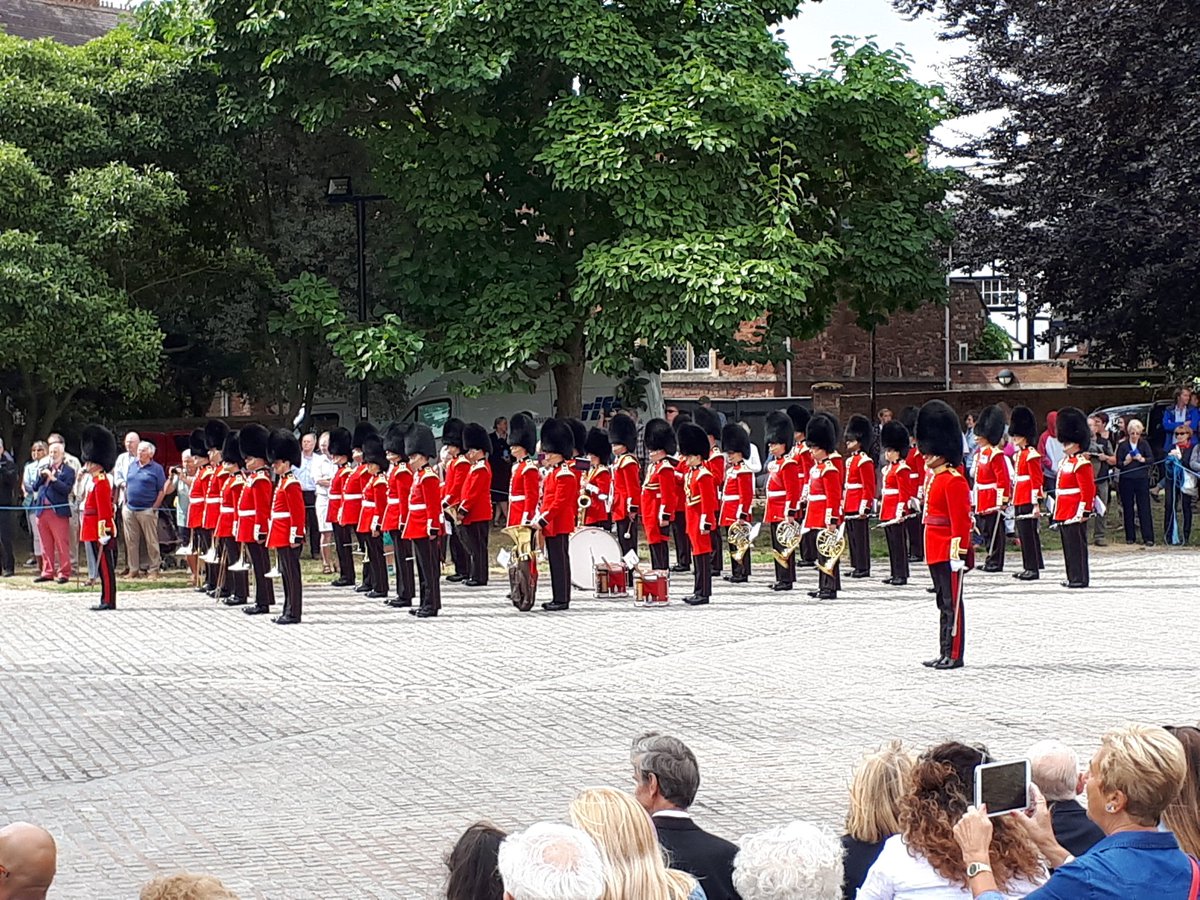 Coldstream Guards outside @ExeterCathedral today.
#ColdstreamGuards