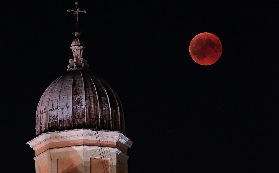 Good night moon!!!
#eclissilunare #moon #moonlight #astronomy #astrofotografia #earthescope #padua #padova #padovacentro #ilvivipadova #padovafotografia #fujifilmitalia #fujifilmxt2 #instapadova #instagramitalia #santagiustinapadova #pratodellavalle #astrophotography #pictures