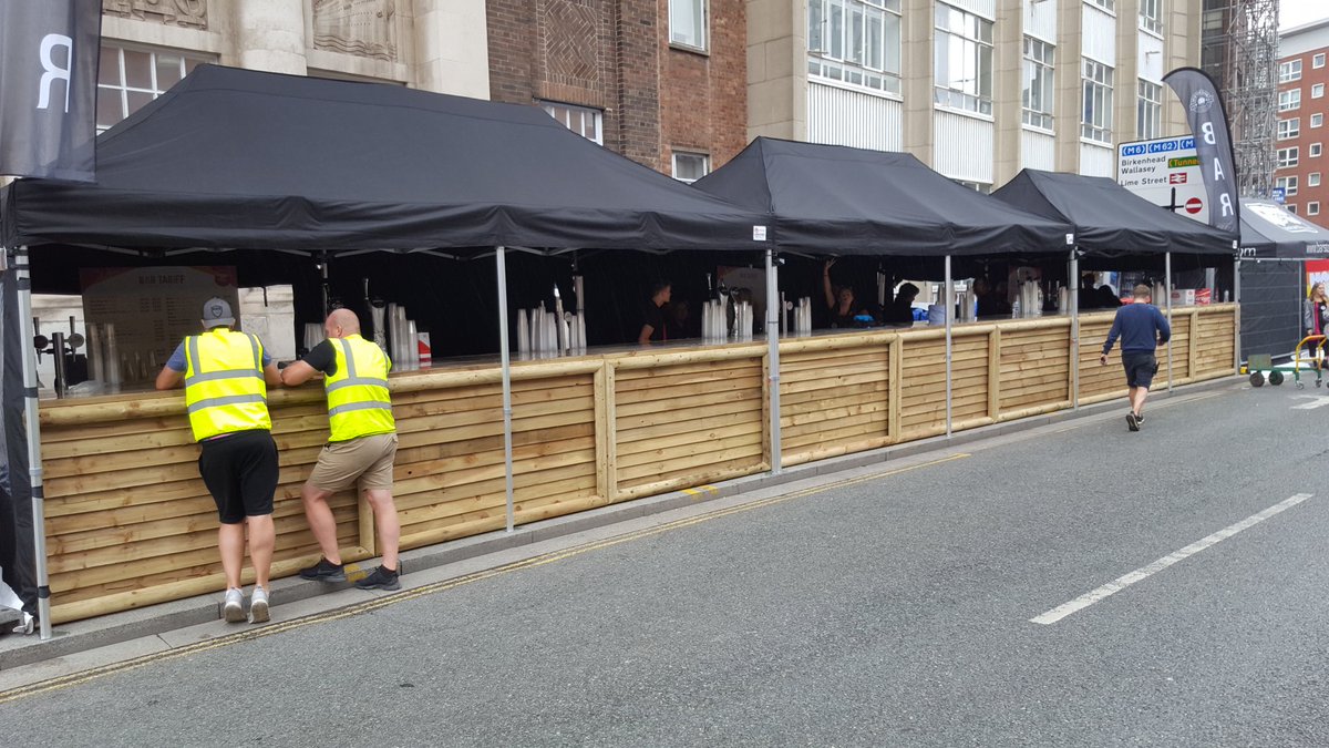 Glad to be of service setting the bar up for <a href="/MobileBarstoyou/">Mobile Bars To You</a> for <a href="/LiverpoolPride/">Liverpool Pride</a> #pride #events the beer is pouring ! 👌🍻😎
