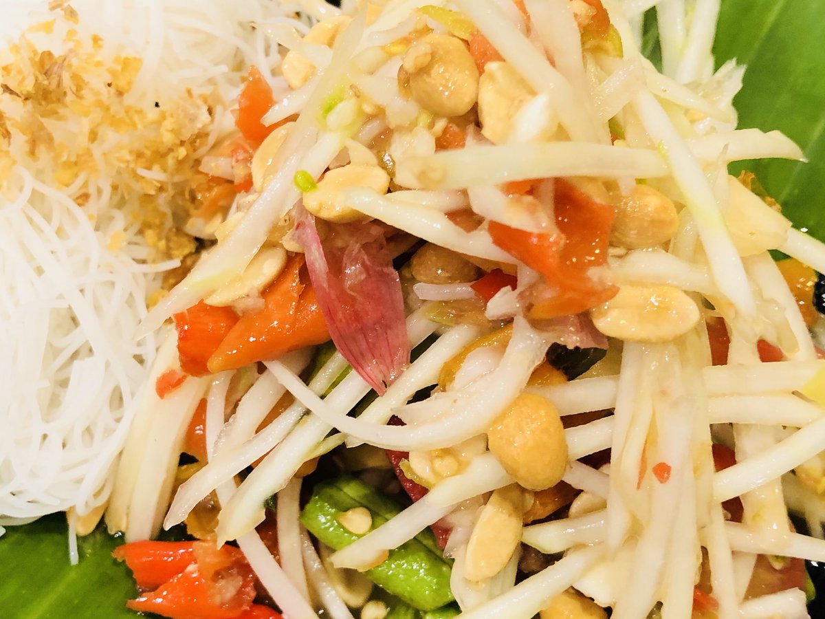 LewPatama's tweet photo. แซบนัวที่ร้านส้มตำลาวญวน ที่เดอะพรอมมินาร์ด @aroii #อร่อยไปแดก  #วันอาสาฬหบูชา #กรุงเทพ #อร่อยในปากกู https://t.co/fAWGR4mG2R