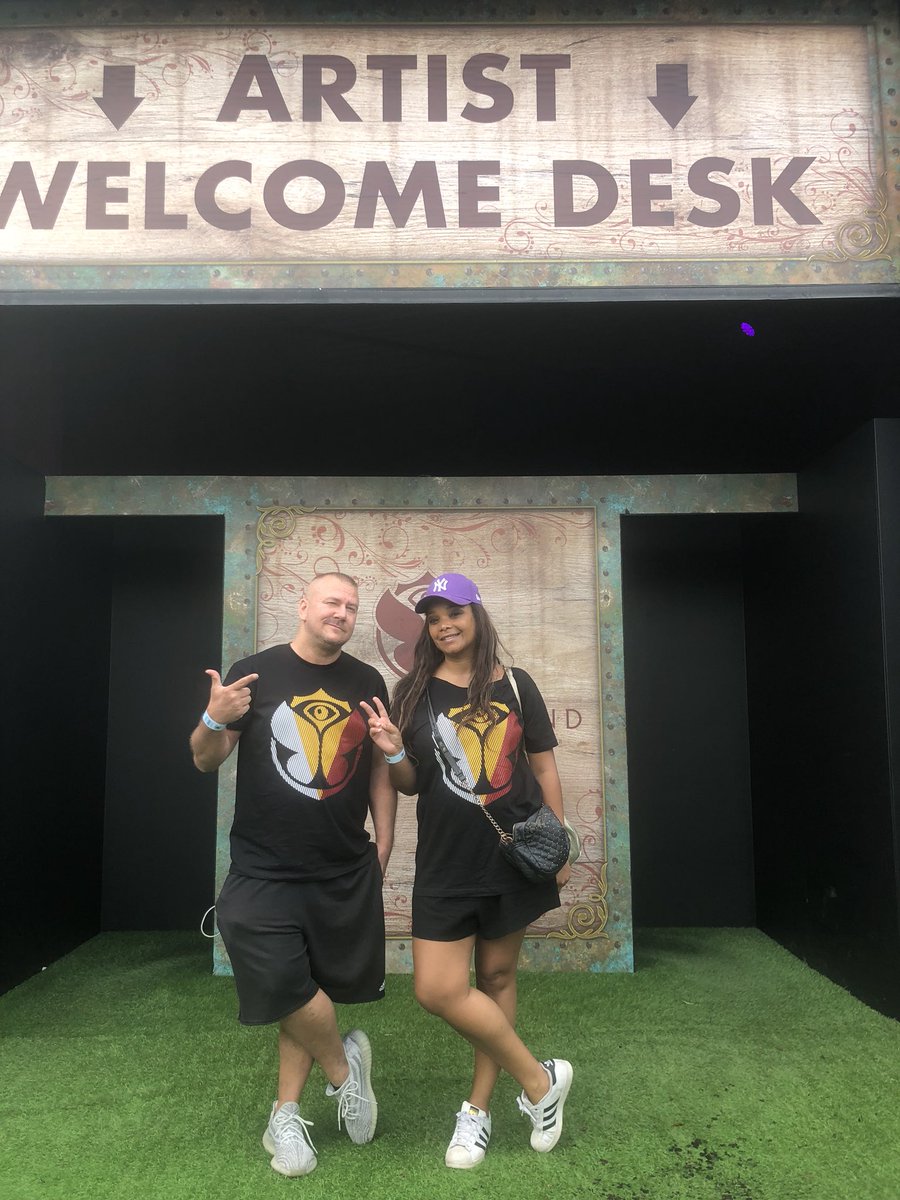 DJDADDYK's tweet photo. On y est 🙏🏻❤️
#Tomorrowland
#VivezVosRêves
@tomorrowland @ULTRAMODERN_ #rum18 https://t.co/yyThgeStd3