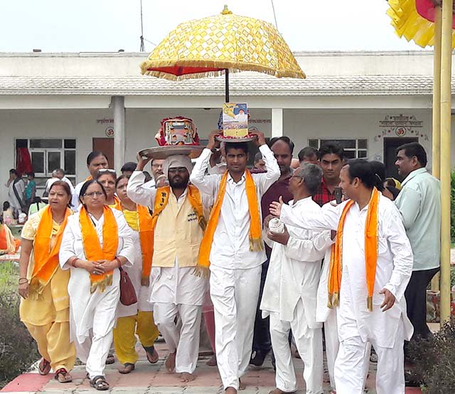 RishiPrasadOrg's tweet photo. व्यास पूर्णिमा के पावन अवसर पर धूमधाम से मनाया गया ऋषि प्रसाद जयंतीः लखनऊ, उ.प्र. https://t.co/saKmfGBY77