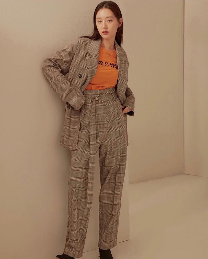 jiwon_hq's tweet photo. Kim Ji Won for Basic House

#actresskimjiwon #金智媛 #김지원 #kimjiwon https://t.co/LaLmZUgcJ8