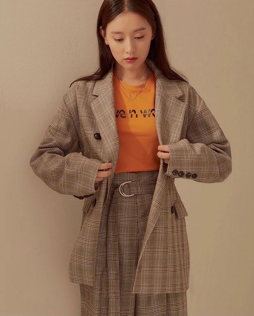 jiwon_hq's tweet photo. Kim Ji Won for Basic House

#actresskimjiwon #金智媛 #김지원 #kimjiwon https://t.co/LaLmZUgcJ8