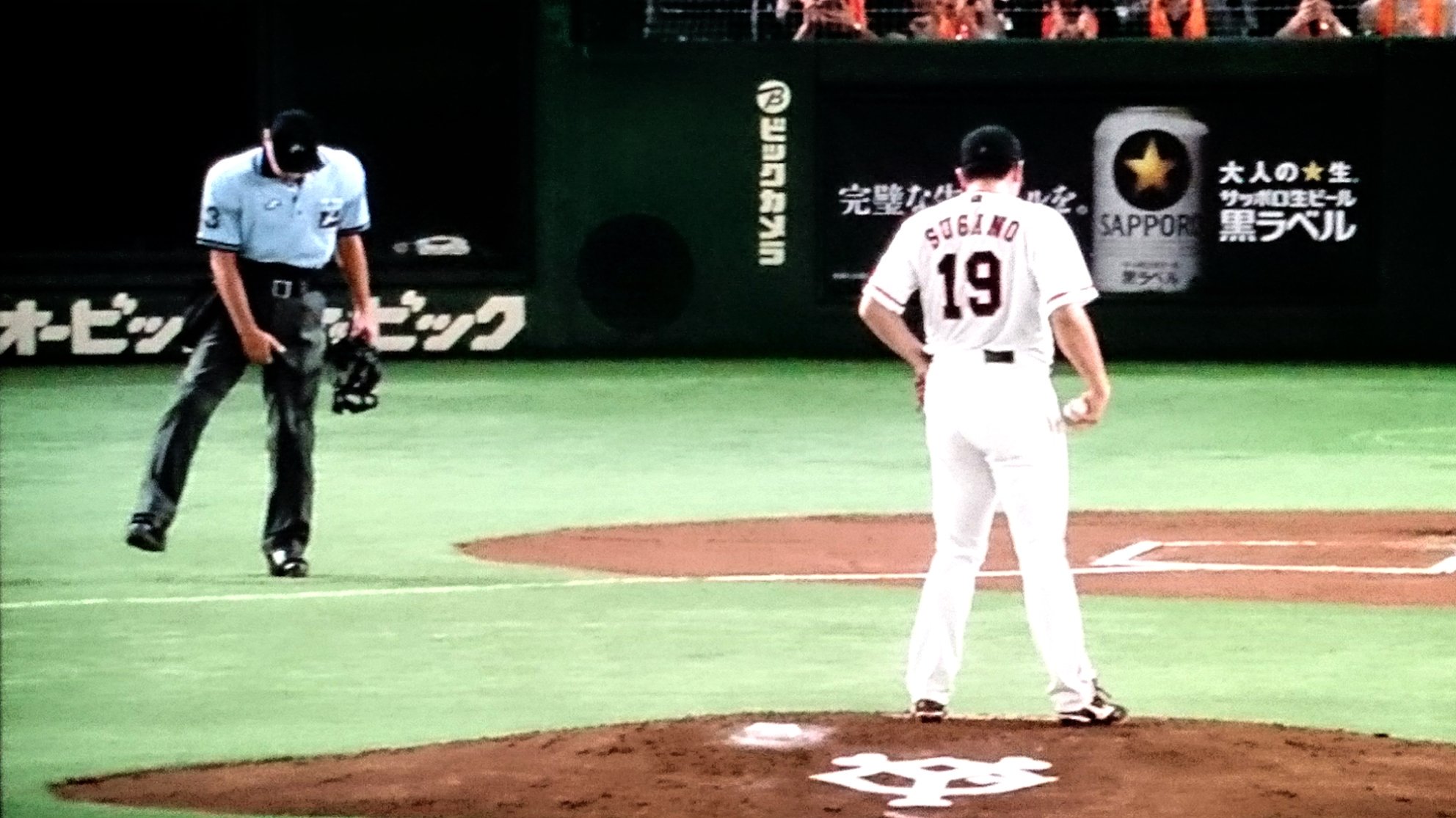 シャア少佐 菅野君の投球練習中 主審の本田さん 暇なので ついつい 熱もみ 中日ドラゴンズ 巨人 Giants 審判 本田英志 熱もみ T Co Bzn123kywc Twitter シャア少佐 菅野君の投球練習中 主審の本田さん 暇なので ついつい 熱もみ 中日ドラゴンズ 巨人 Giants 審判 本田英志 熱もみ T Co Bzn123kywc Twitter