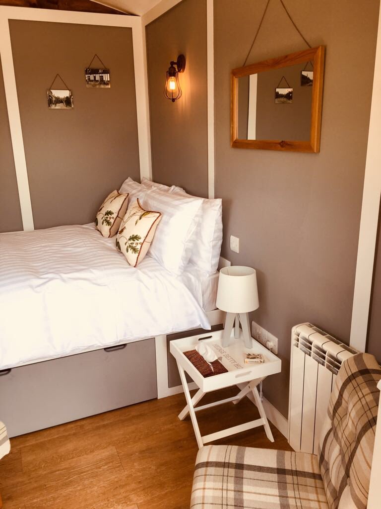 InteriorsWright's tweet photo. Hedge Betty Hut...one of my recently completed projects. From designing, upholstering chairs to making all the soft furnishings. What a great place to stay in Norfolk. @PrestigiousText #norfolkretreat #luxury #sheperdshut #harrietwrightinteriors https://t.co/ylr75aLIQc
