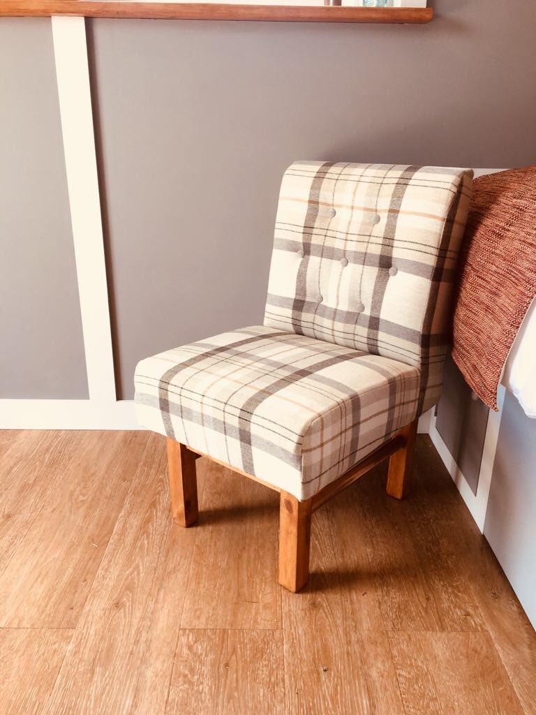 InteriorsWright's tweet photo. Hedge Betty Hut...one of my recently completed projects. From designing, upholstering chairs to making all the soft furnishings. What a great place to stay in Norfolk. @PrestigiousText #norfolkretreat #luxury #sheperdshut #harrietwrightinteriors https://t.co/ylr75aLIQc