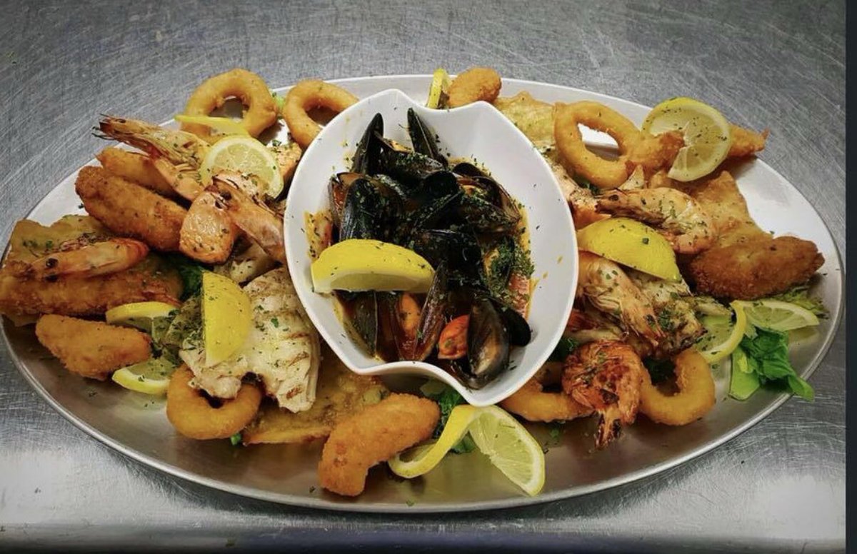 crido_s's tweet photo. Saturday’s were made for friends &amp; seafood platters ❤️👌🏽🦀🦐 #eatinperth https://t.co/12cpsfn65Q