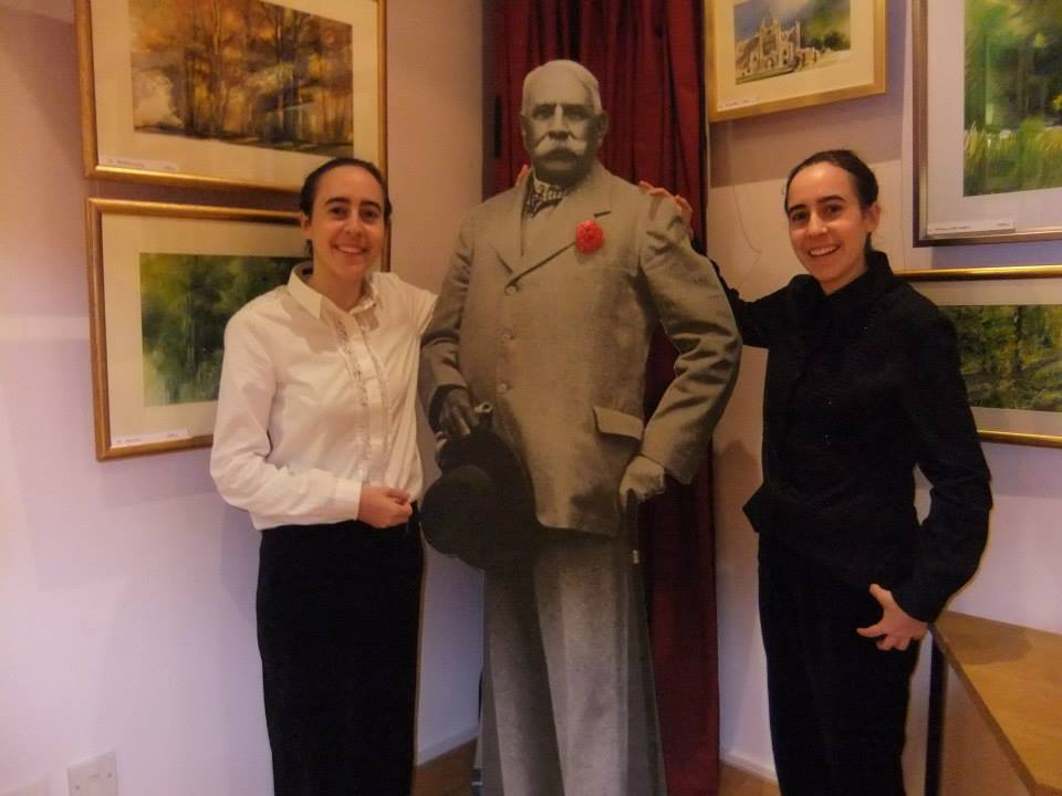 KapsetakiTwins's tweet photo. After performing a recital at the Elgar Museum #Worcester #UK
#piano #music #Elgar #birthplace #museum #elgarmuseum @NTTheFirs #pianoduo #pianoduet #pianist #fourhands #kapsetakitwins #kapsetaki #tbt #tour2013 #concert #recital #musician #British #composer https://t.co/8ICvG4K4m7