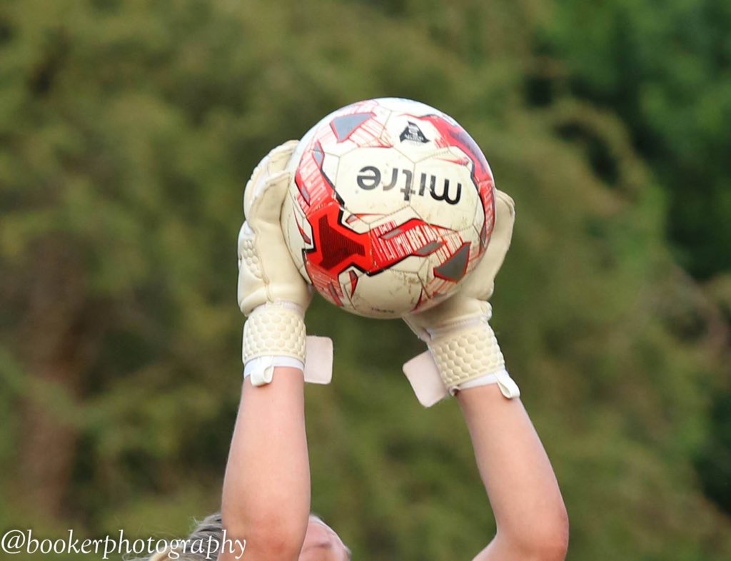 girltinyshooter's tweet photo. Bit of a play about with camera the other night #footballers #creative #differentshot #photos #legs #sportsphotography #photographer #behindthelens ⚽️📸😁 https://t.co/W4sPFQYDHs