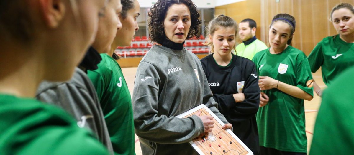 Clàudia Pons passa a ser la nova seleccionadora nacional absoluta femenina de futbol sala
fcf.cat/noticia/claudi… #futsal