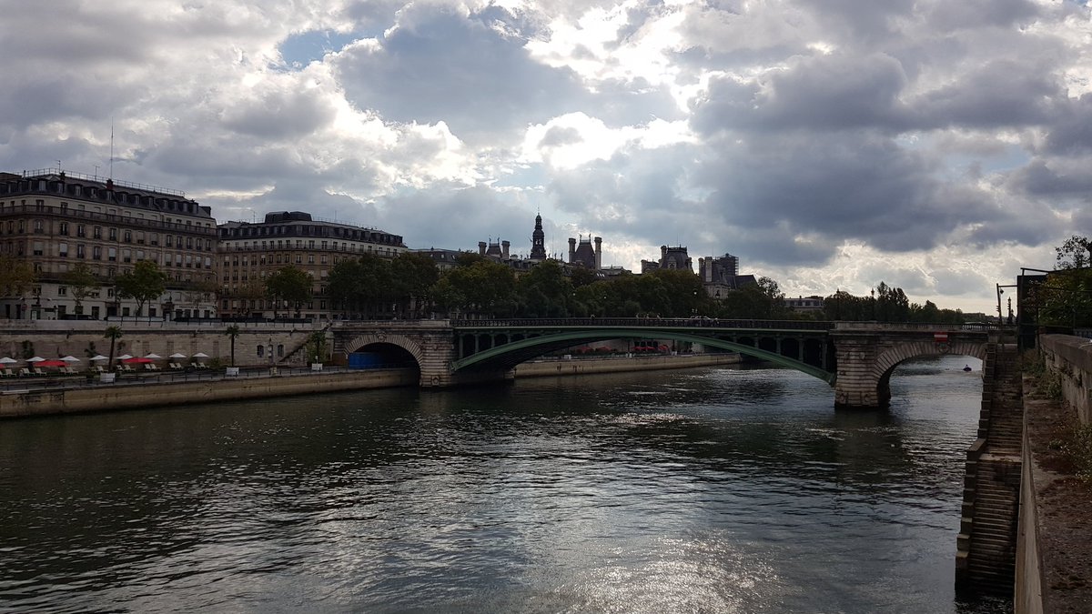 StanPaparizov's tweet photo. Quelques nuages , un peu de vent, 21 degrés et tout d'un coup Paris redevient elle-même. 🇫🇷
#Paris #France #photo #Seine #riverseine #river #water #paysage #landscape #shareparis #weekend
#weekendvibes #samedi #SaturdayMorning https://t.co/XvluxBfoxk