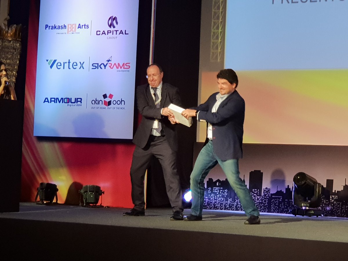 What a fix! ..<a href="/cuende/">Daniel Cuende</a> wins an ipad, picked out of the hat by <a href="/thewindblewblea/">Tim Bleakley</a> #OAC2018 @OACOutdoorAsia