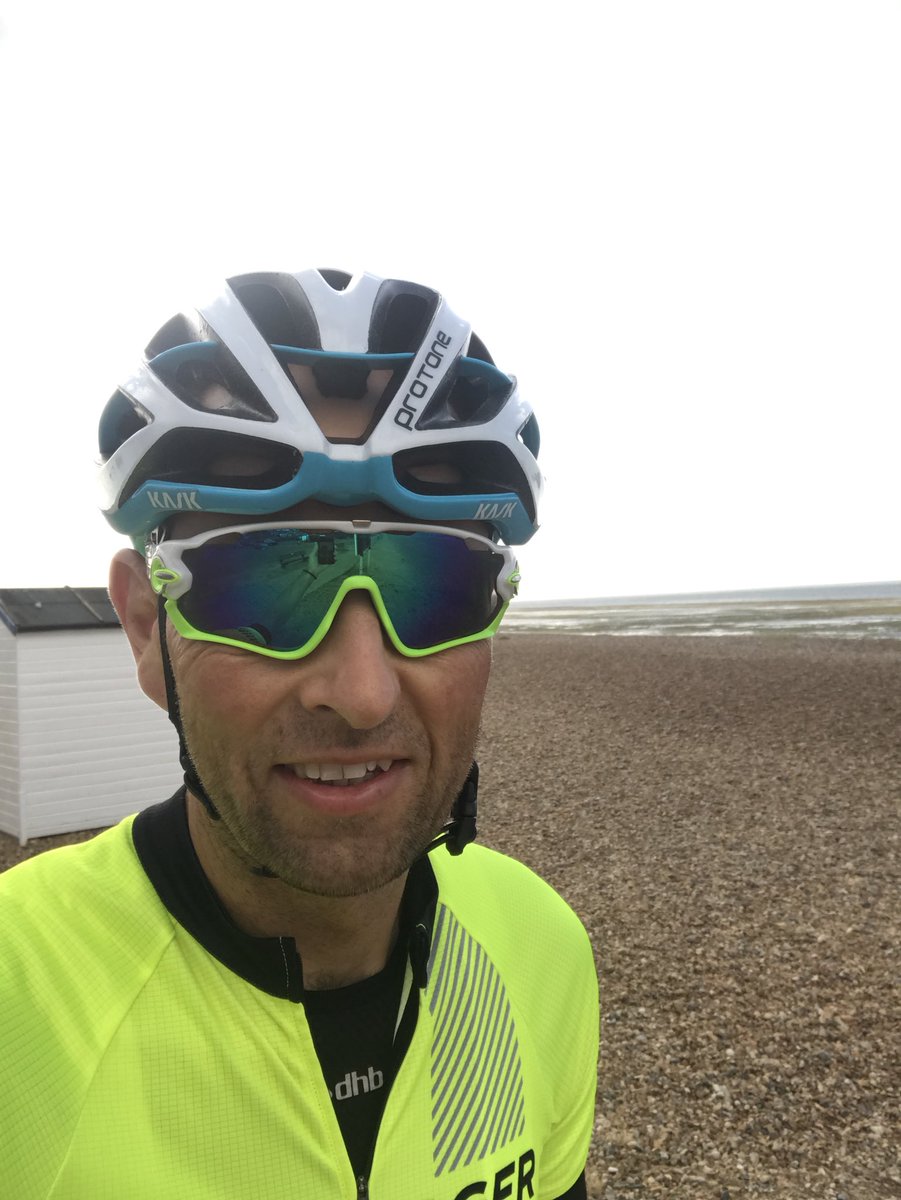 p4rktheshark's tweet photo. Morning spin to loosen the legs up bloody windy today π³. @GetSpokd @RichJLang @Bike4CancerUK @secretrainingcc @wahoofitness #getspokd #spokd #STEALTH https://t.co/uiQE5znmT0