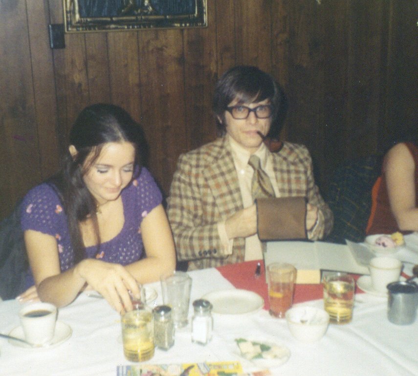 ellison4ever's tweet photo. Harlan at the Los Angeles Science Fantasy Society, 1972. #harlanellison #lasfs https://t.co/5XxmaaKqaz
