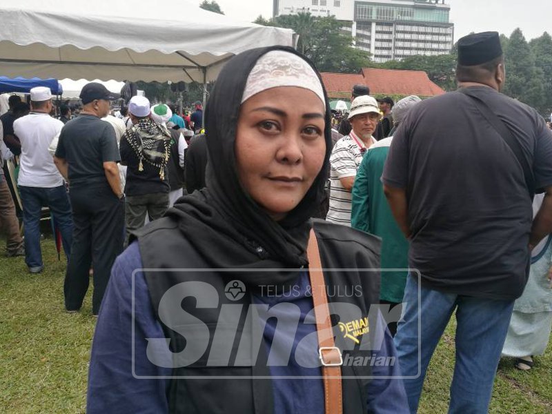 SinarOnline's tweet image. Elllie Suriati minta Pas-Umno bersatu demi agama, bangsa
sinarharian.com.my/nasional/ellli…