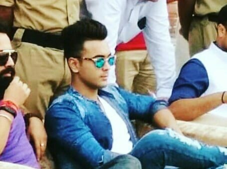 sujeet24572101's tweet photo. #LuvTyagi #HinaKhan @eyehinakhan #HinaReignsBhasoodi
#Anevent #pic
Luv... https://t.co/zuwywNdesQ