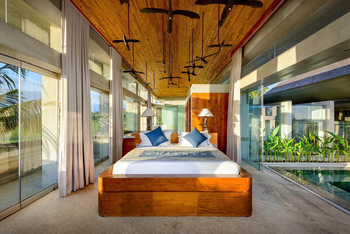 Heavenrentals's tweet photo. Superb 5-bedroom #Beachfront #Luxury #Villa in #Bali Ideal for Weddings ~ Book Now: https://t.co/Epw8xDejg3 #luxuryvilla #boutiquehotel #luxurytravel #airbnbvillas #rentals #villarental #designvilla #design #travel #lifestyle #vacationrental #beachvilla #weddingvilla #weddingbali https://t.co/N7DK51Culh