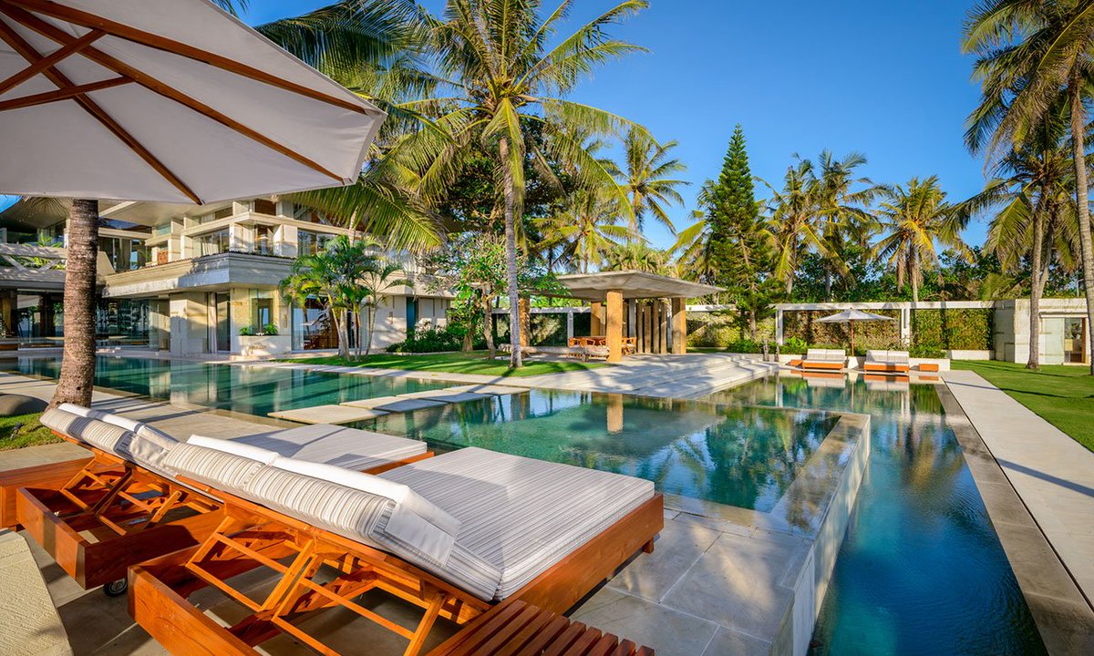 Heavenrentals's tweet photo. Superb 5-bedroom #Beachfront #Luxury #Villa in #Bali Ideal for Weddings ~ Book Now: https://t.co/Epw8xDejg3 #luxuryvilla #boutiquehotel #luxurytravel #airbnbvillas #rentals #villarental #designvilla #design #travel #lifestyle #vacationrental #beachvilla #weddingvilla #weddingbali https://t.co/N7DK51Culh