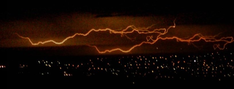 rdatoday's tweet photo. No #Bloodmoon2018 but #Lightning over #sussex viewed from #devilsdyke https://t.co/mugWWGPjiF