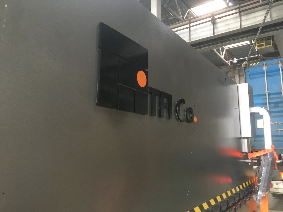 TFICompany's tweet photo. Offloading the first European machine for our customer thanks to all #tfico team. #metalfabrication #steelfabrication #uae #dubai #europe #steelfab https://t.co/Uz5Mvi96d5