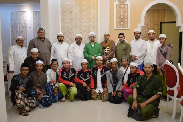 Crew <a href="/JaMuR_SAW/">JamaahMuhibbirRasul</a> bersama al Habib Sayyid Muhammad al amin al maghribi al atsani dari Maroco