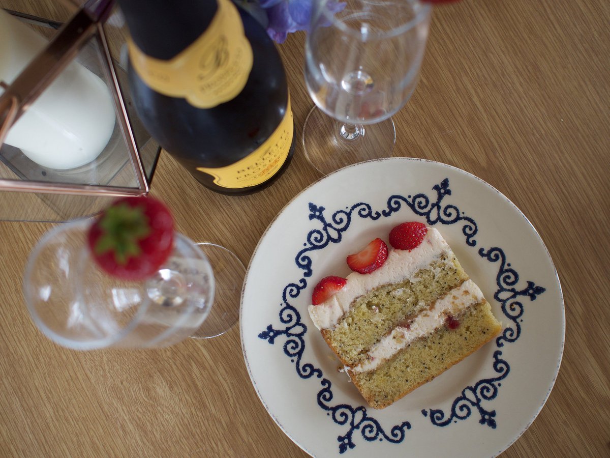 Sometimes you gotta treat yo'self.... this <a href="/caketastingclub/">Cake Tasting Club</a> strawberry and poppy seed sponge was delicious!