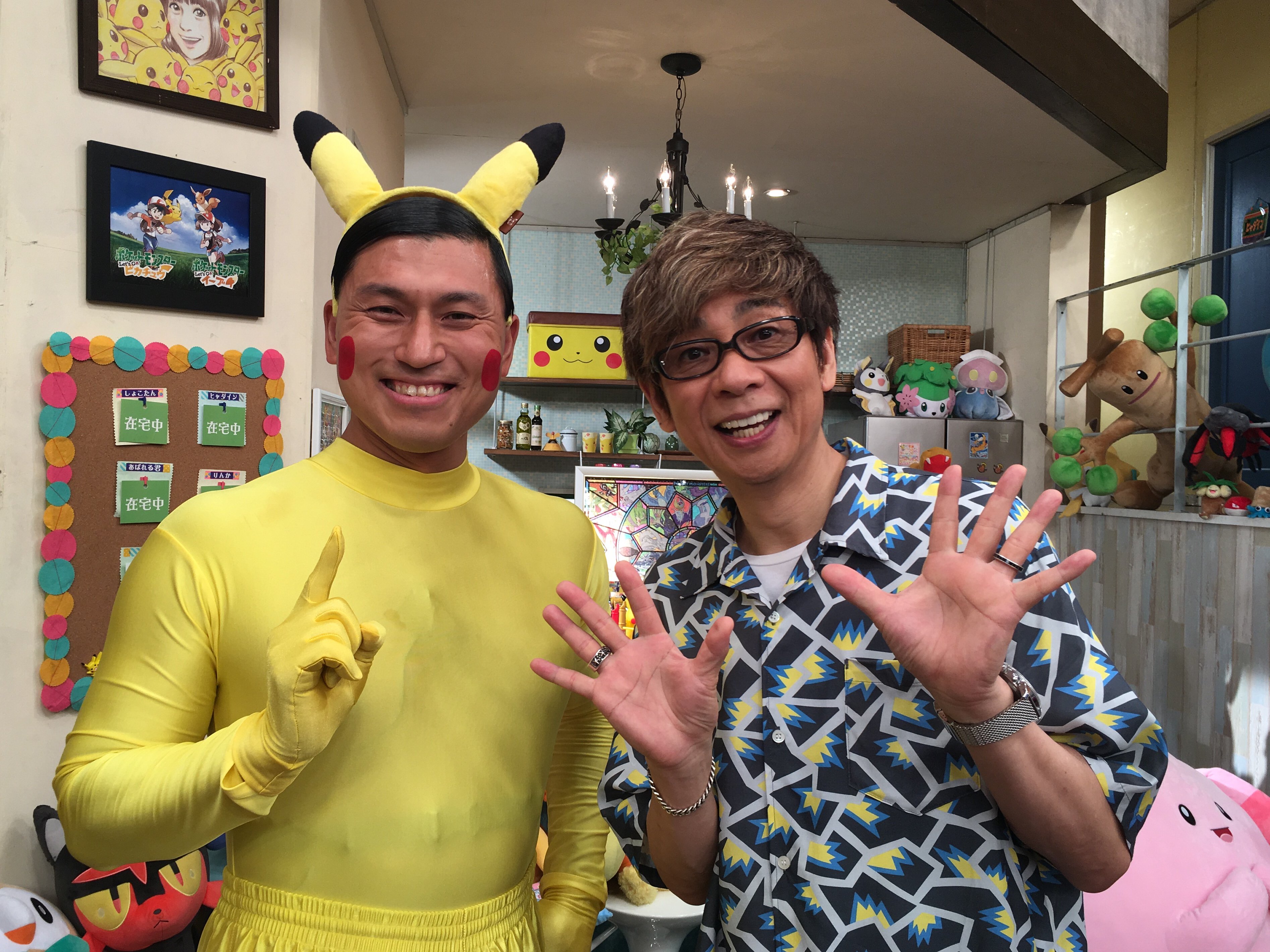 Twitter 上的 ポケモン公式ツイッター 明日のポケんち 今回は 映画 みんなの物語 に登場する幻のポケモン ゼラオラの声優を務める山寺宏一さんが登場 映画に感動したオードリー春日さんが 山寺宏一さんのためにゲームを用意 明日の朝8時から T Co