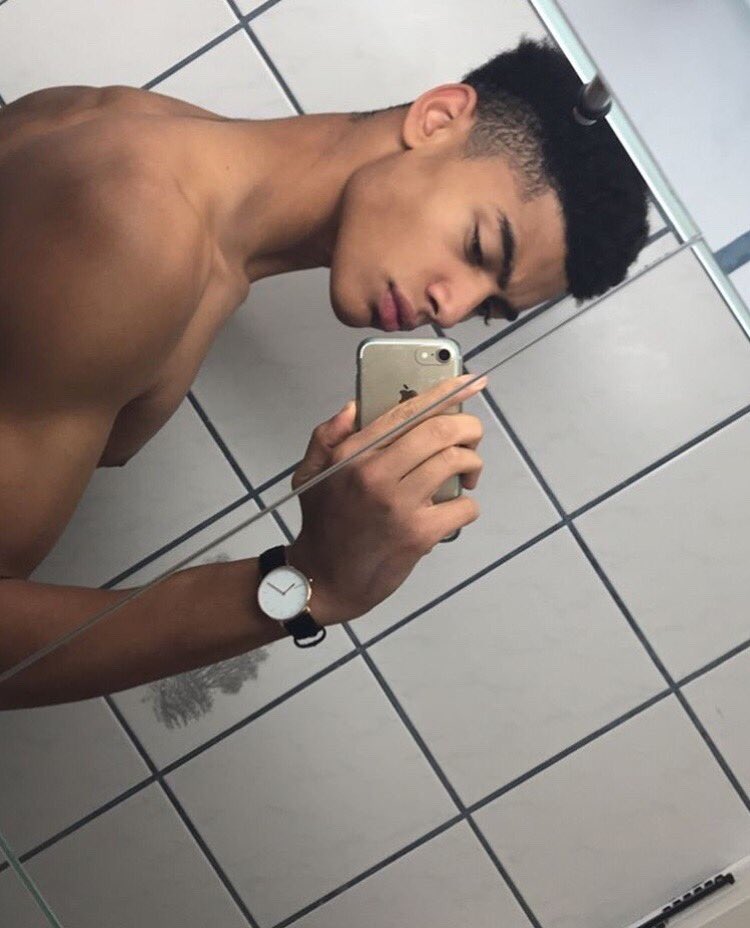 Pretty_Boys_'s tweet image. 