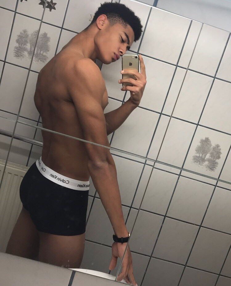 Pretty_Boys_'s tweet image. 