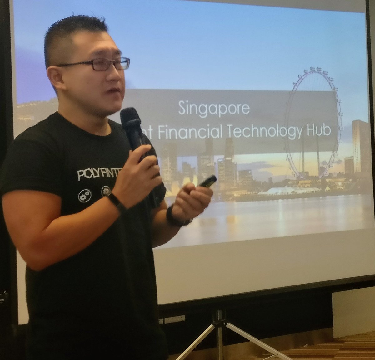 Difitek's tweet photo. Mr. Roy Teo (@royfintech), Executive Director at @MAS_sg, presenting at the #PolyFintech100 event in Singapore today. πΈπ¬
#sff2018 #SGFintechFest #FinTech https://t.co/5rAowkNN7p