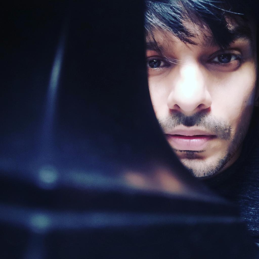 kapilarya21's tweet photo. Perfection is boring. If a face doesn't have mistakes, it's nothing. https://t.co/VAHg6NfnIP